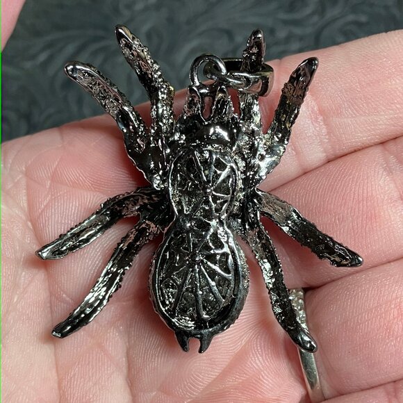 Black Rhinestone Tarantula Spider Pendant Ornament Halloween Jewelry - Picture 5 of 7
